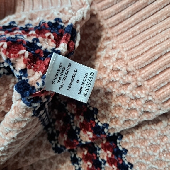 Forever 21 Fuzzy Sweater Size Medium Pink Red Blue - Picture 10 of 10